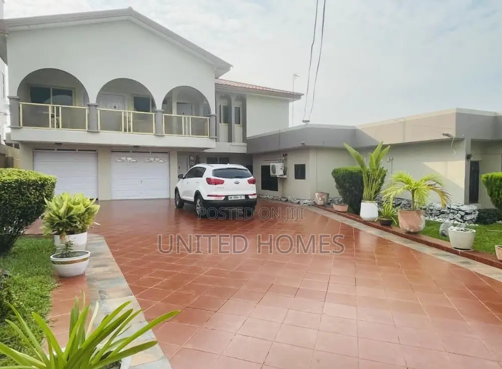 8bdrm House in Dansoman for rent
