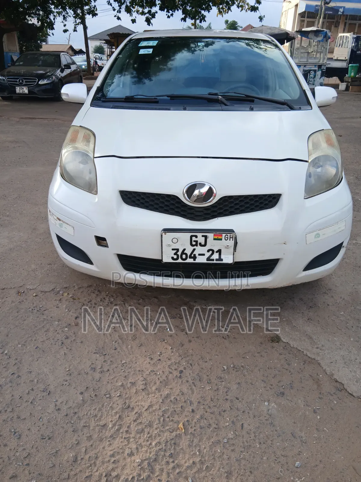 Toyota Vitz 2010 White