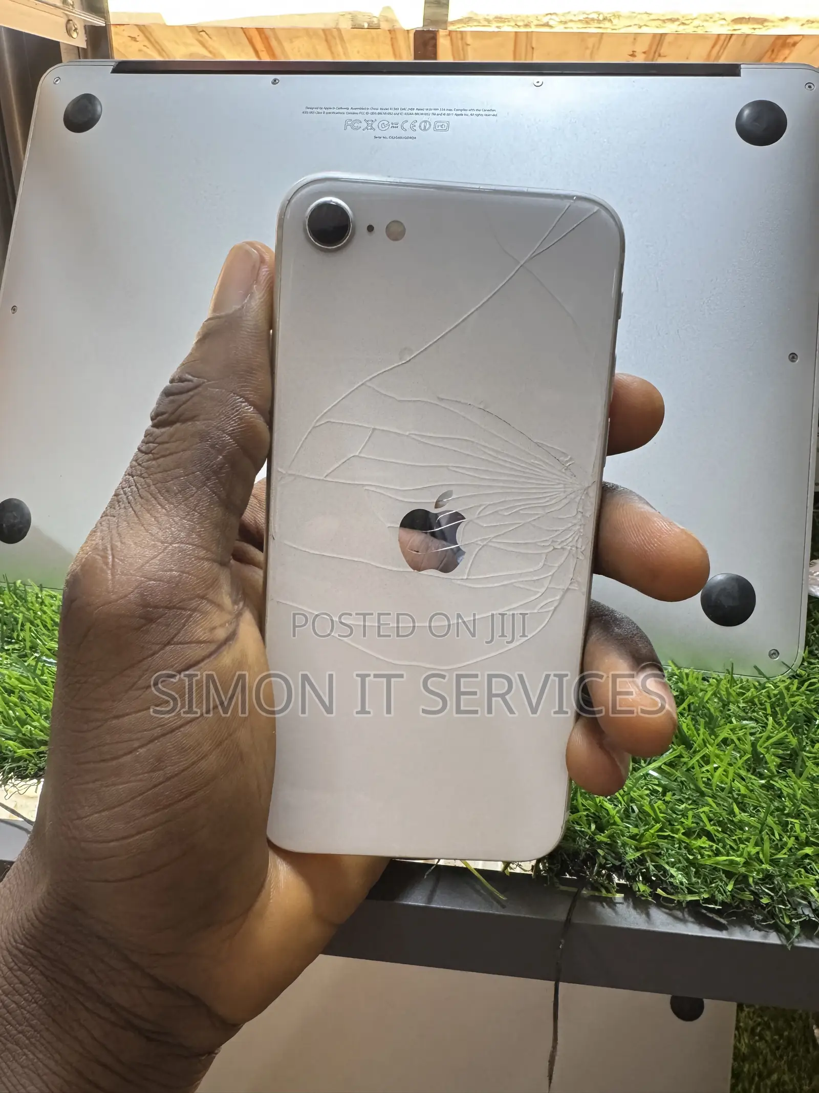 Apple iPhone SE (2020) 64 GB Gray