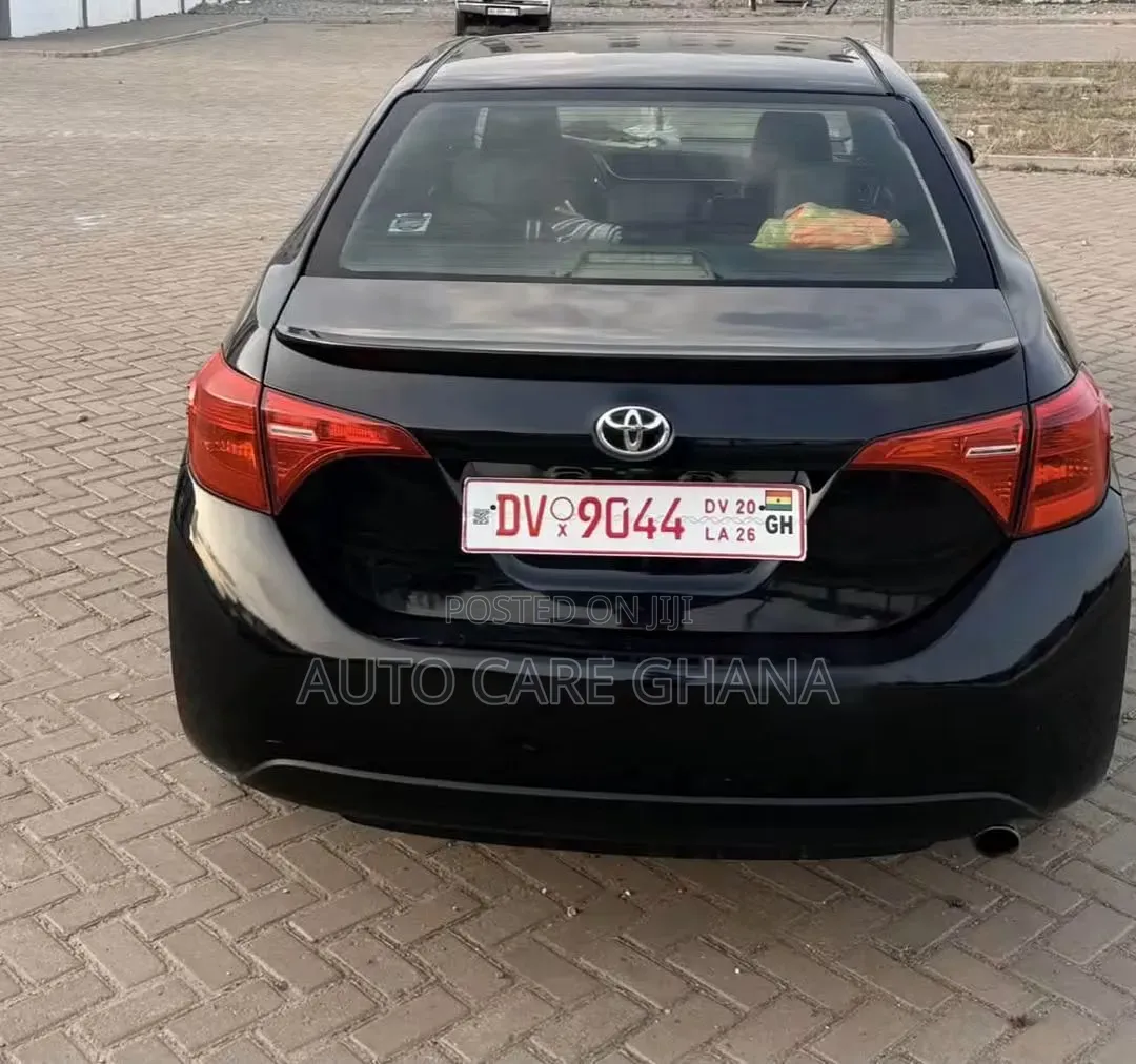 Toyota Corolla SE 4dr Sedan (1.8L 4cyl CVT) 2017 Matt Black
