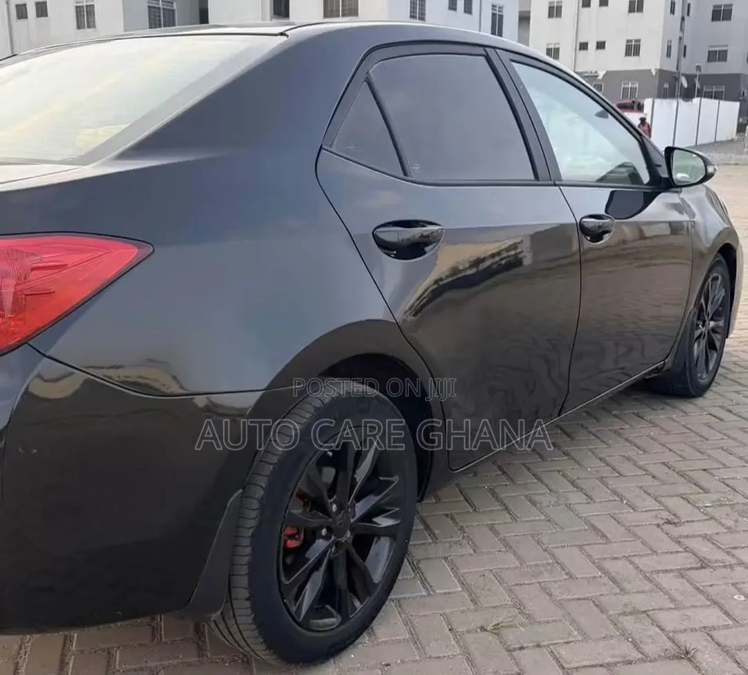 Toyota Corolla SE 4dr Sedan (1.8L 4cyl CVT) 2017 Matt Black