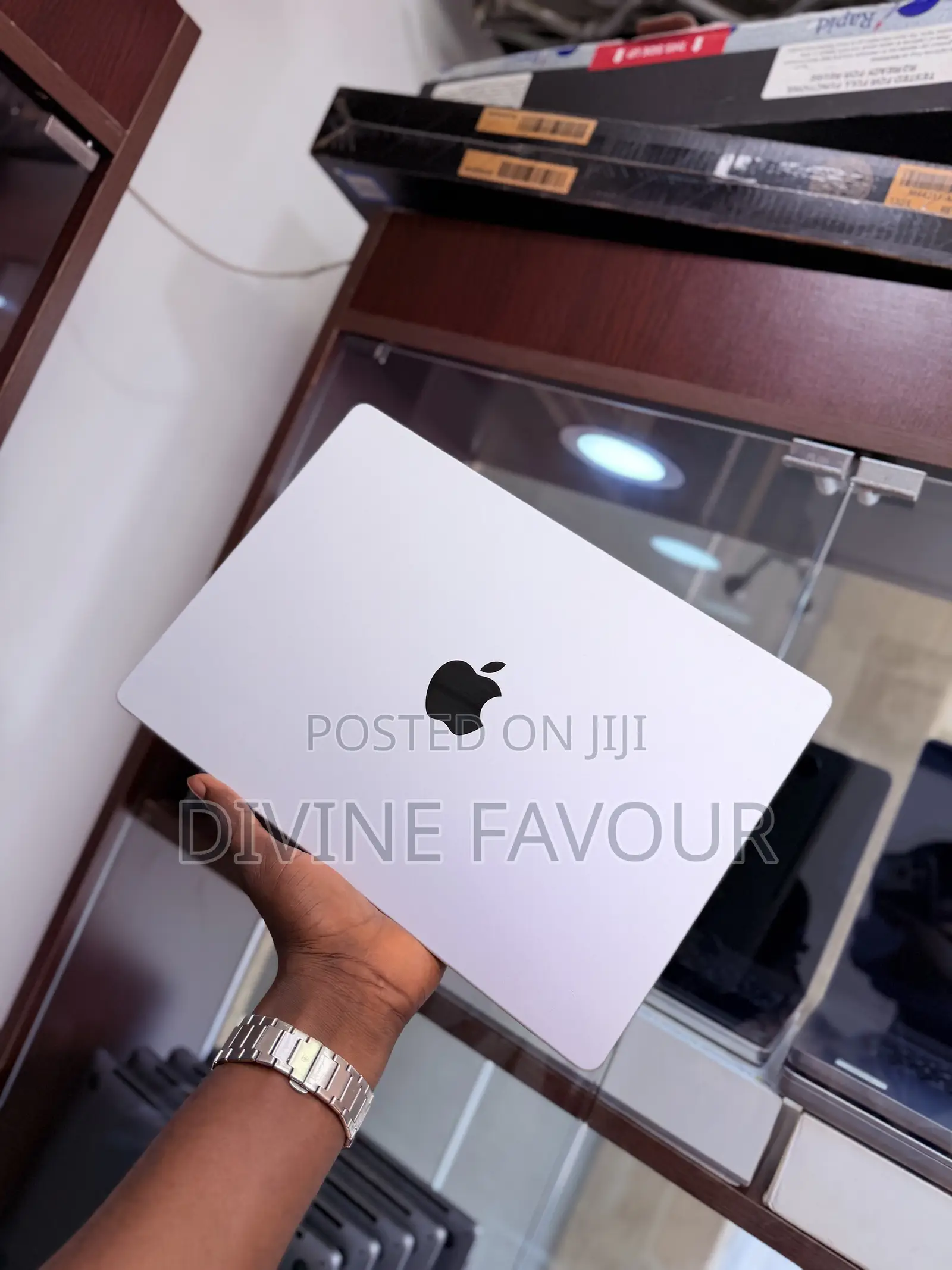 Laptop Apple MacBook Pro 2023 M3 8GB Apple M3 Pro SSD 512GB