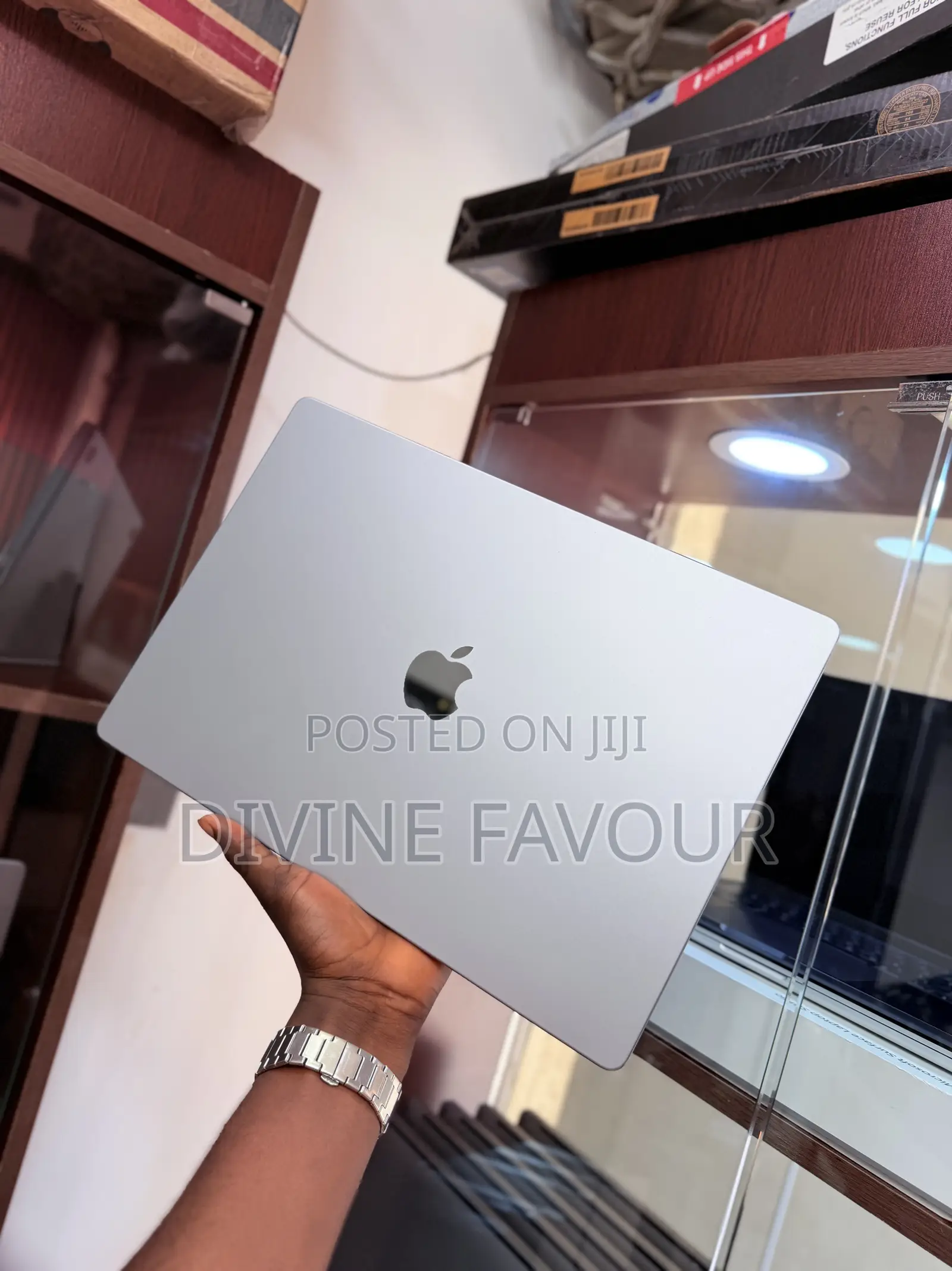 Laptop Apple MacBook Pro 2021 M1 16GB Apple M1 Pro SSD 512GB