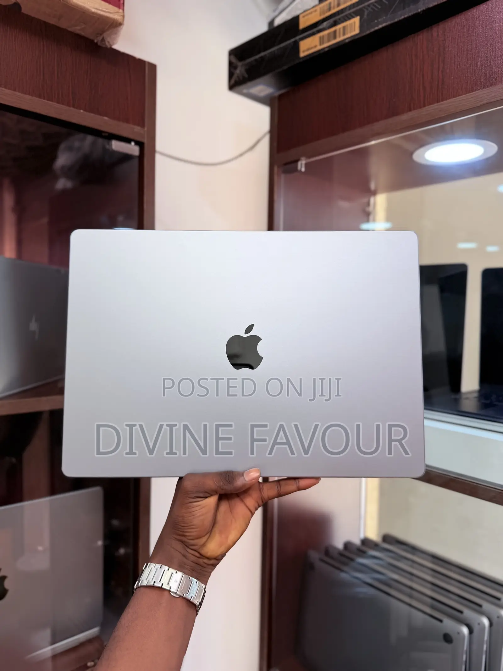 Laptop Apple MacBook Pro 2021 M1 16GB Apple M1 Pro SSD 512GB