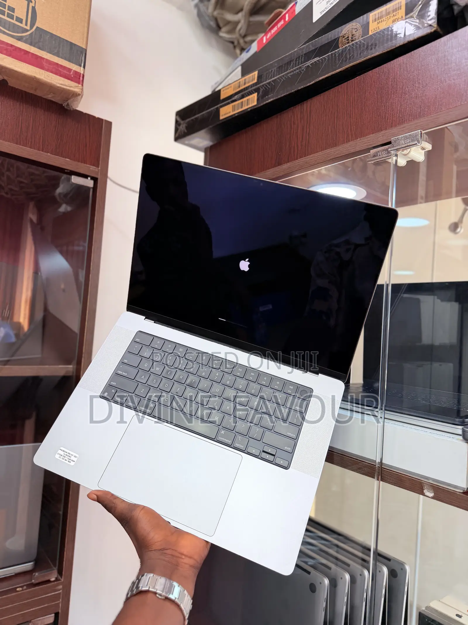 Laptop Apple MacBook Pro 2021 M1 16GB Apple M1 Pro SSD 512GB