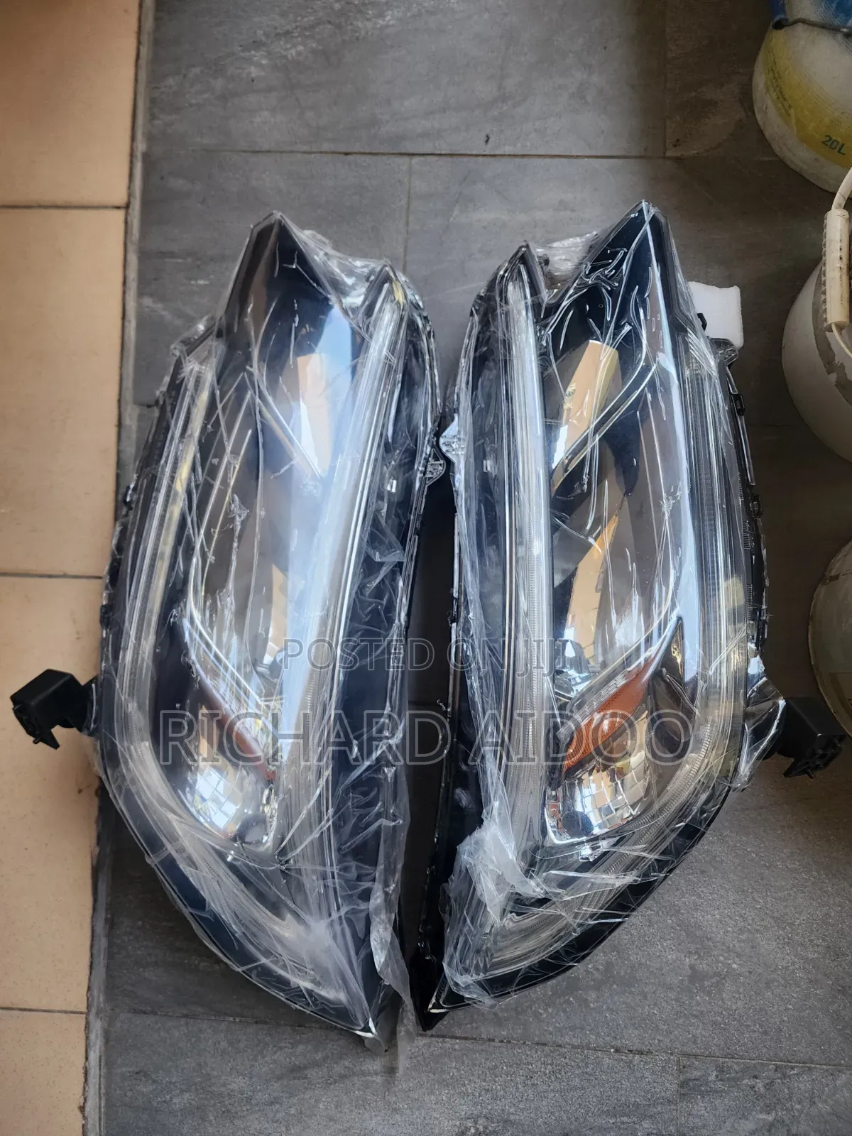 Honda CR-V 2015/2016 Headlight Led Type Available for sale · GH₵ 4,000 ...