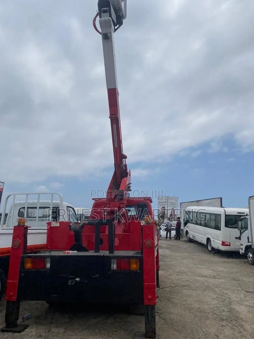 Man Lift Truck