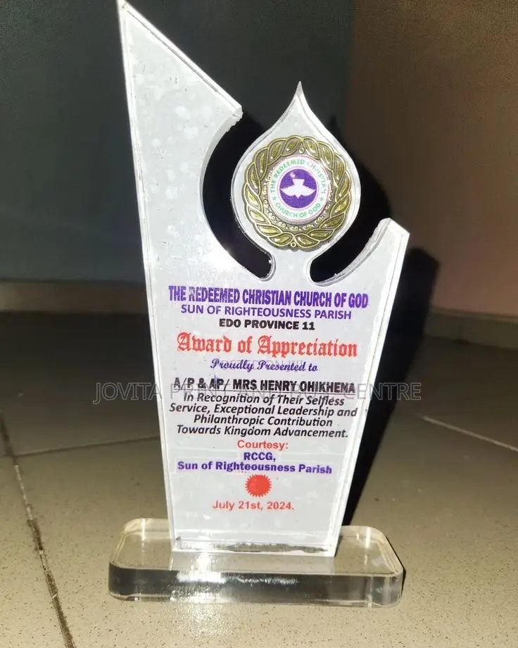 Crystal Awards & Plaque Customization
