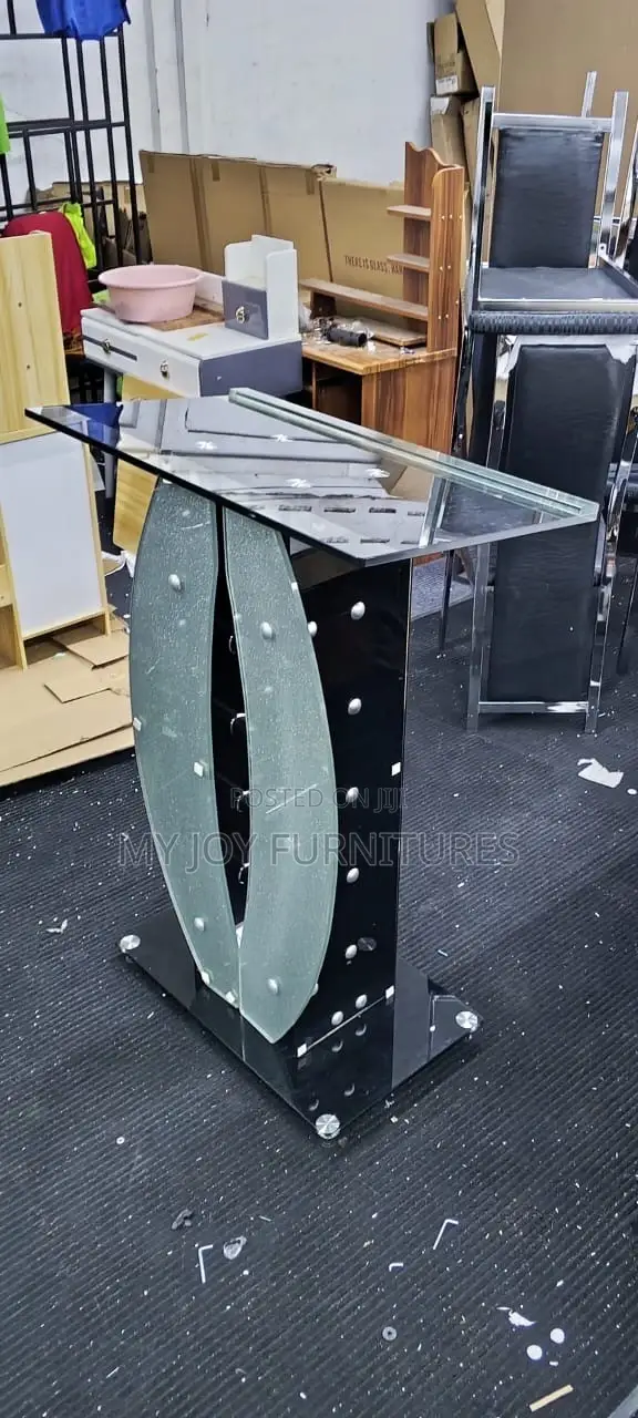 Quality Glass Pulpit