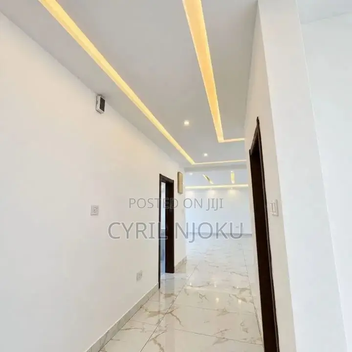 5bdrm Duplex in Sasaabi for sale