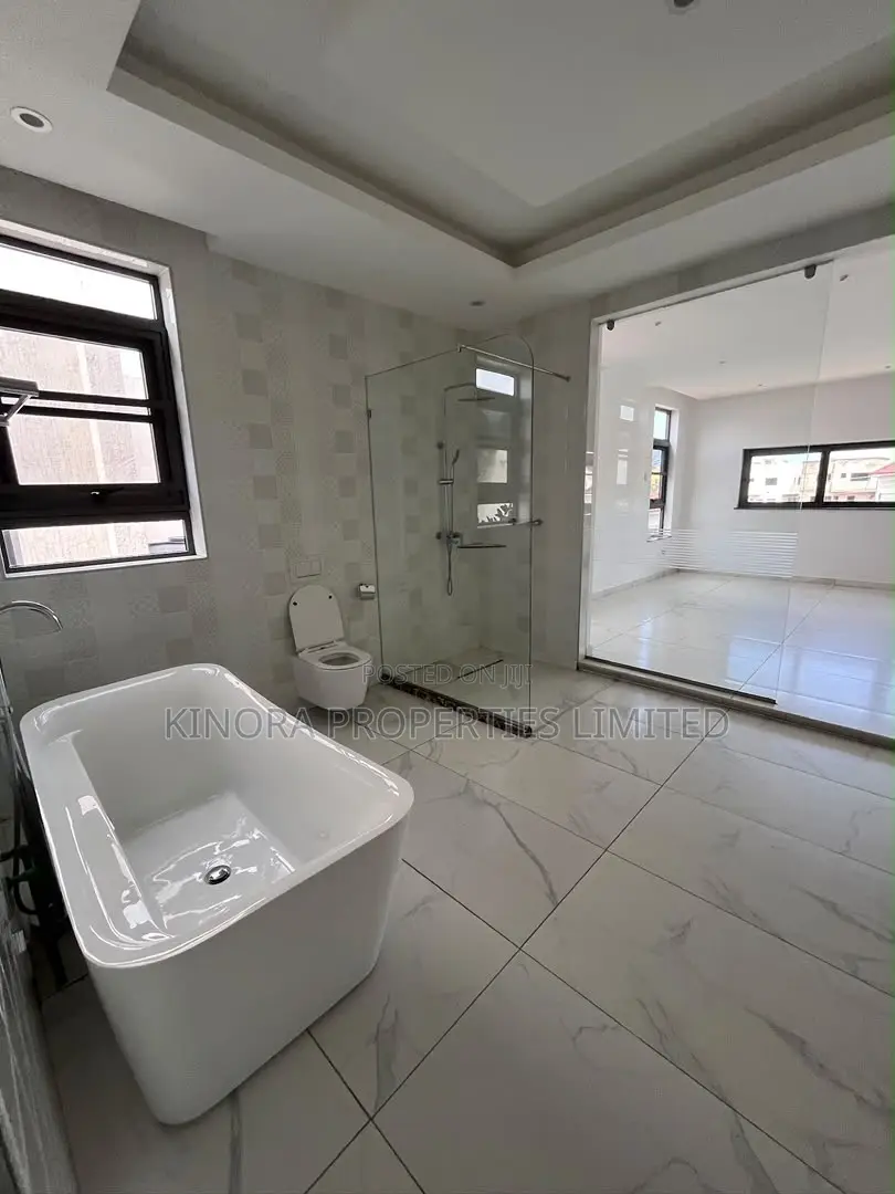 5bdrm Duplex in A&C Mall Area, East Legon for rent