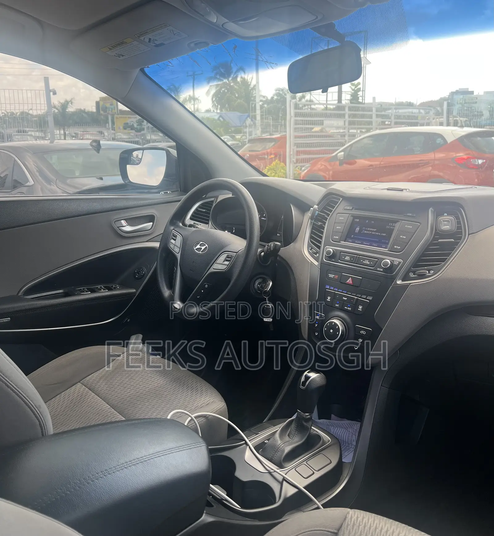 Hyundai Santa Fe SE AWD 2017 White