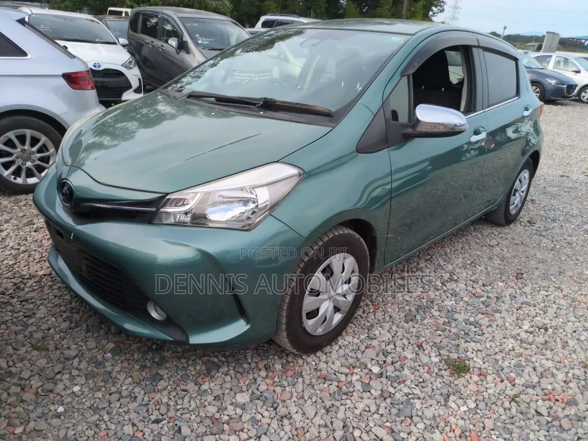 Toyota Vitz 1.3 FWD 5dr 2015 Green