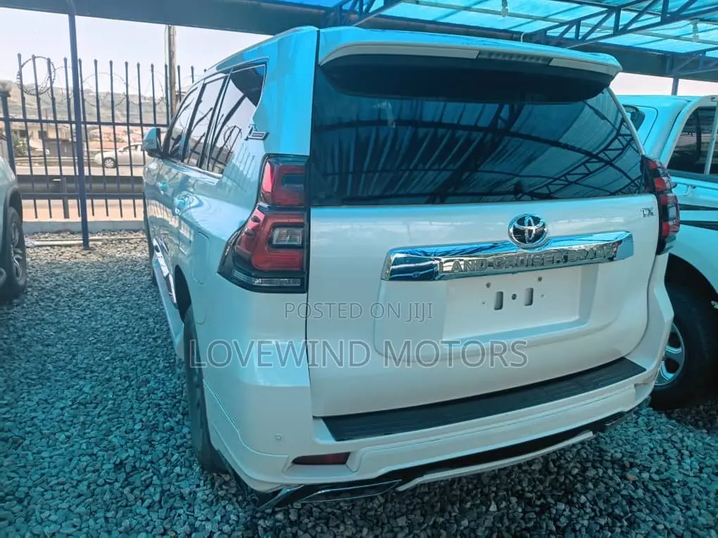 Toyota Land Cruiser Prado 2017 White
