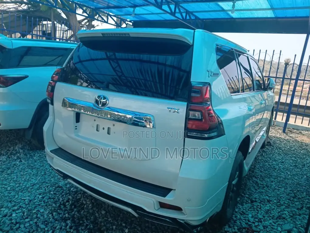 Toyota Land Cruiser Prado 2017 White