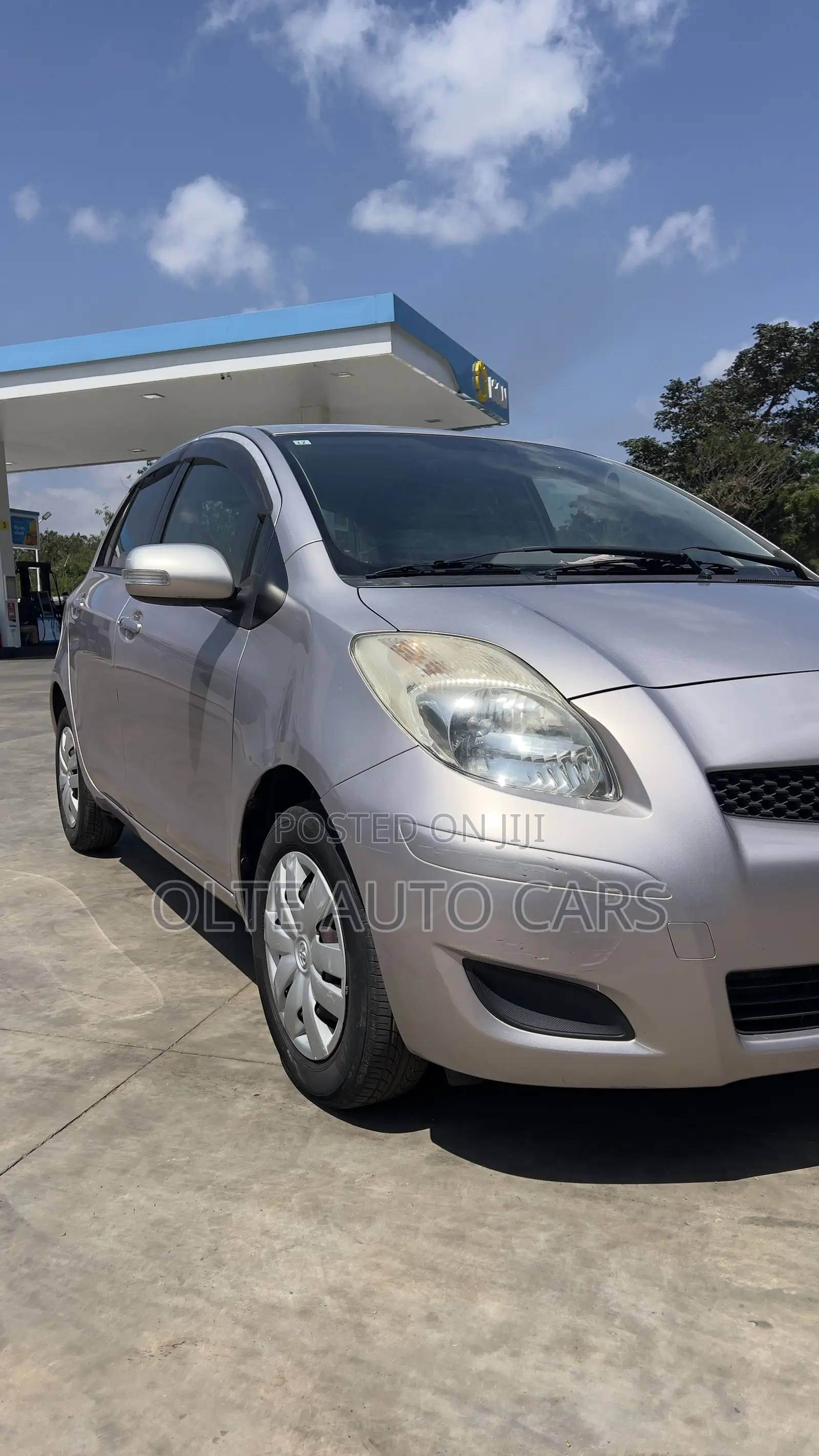 Toyota Vitz 1.3 FWD 5dr 2010 Silver