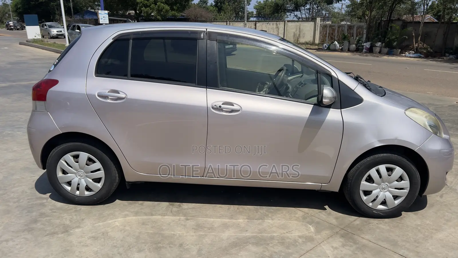 Toyota Vitz 1.3 FWD 5dr 2010 Silver