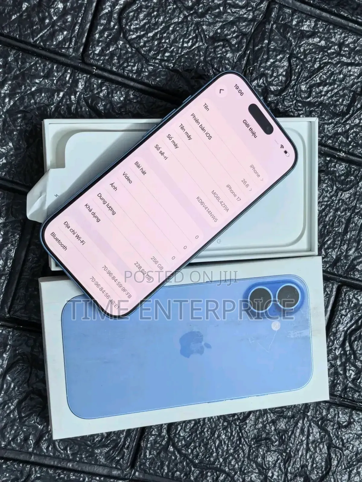 New Apple iPhone 17 256 GB Blue