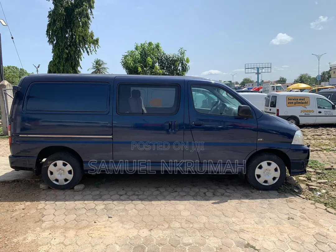 Toyota HiAce 2004 Blue