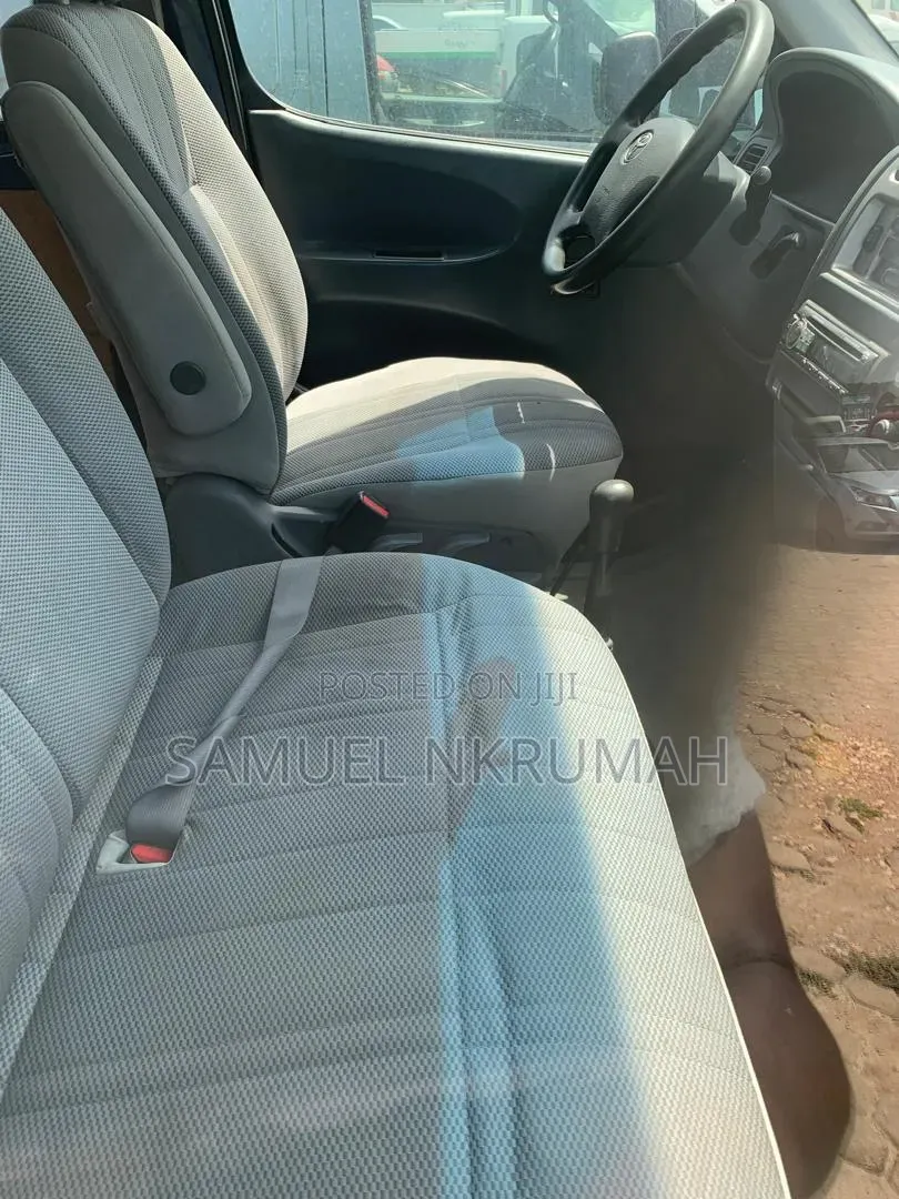 Toyota HiAce 2004 Blue