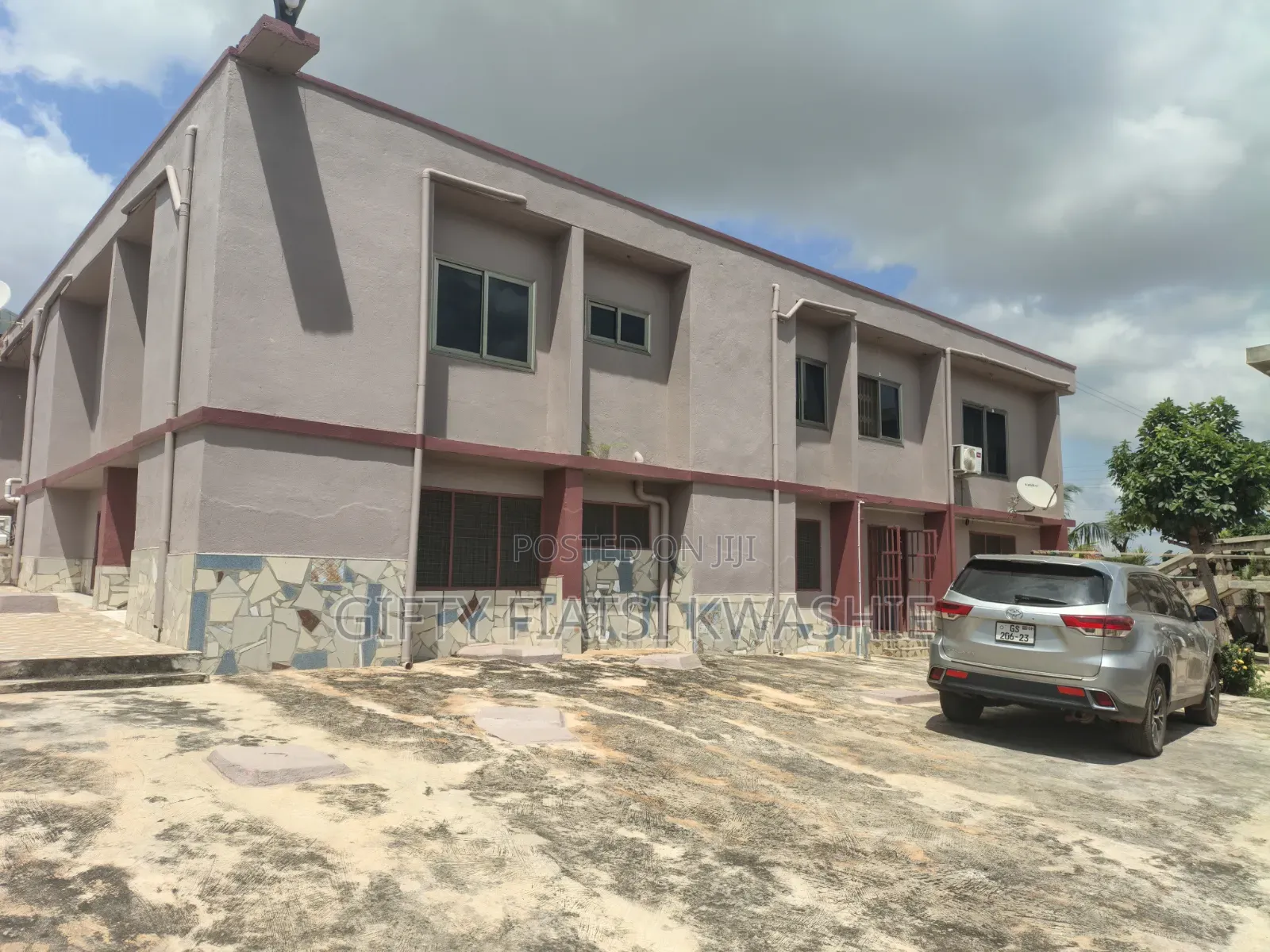 20bdrm House in Parakou Estate, Kumasi Metropolitan for sale