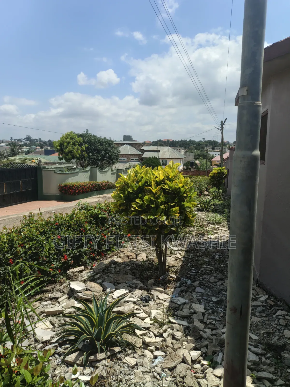 20bdrm House in Parakou Estate, Kumasi Metropolitan for sale