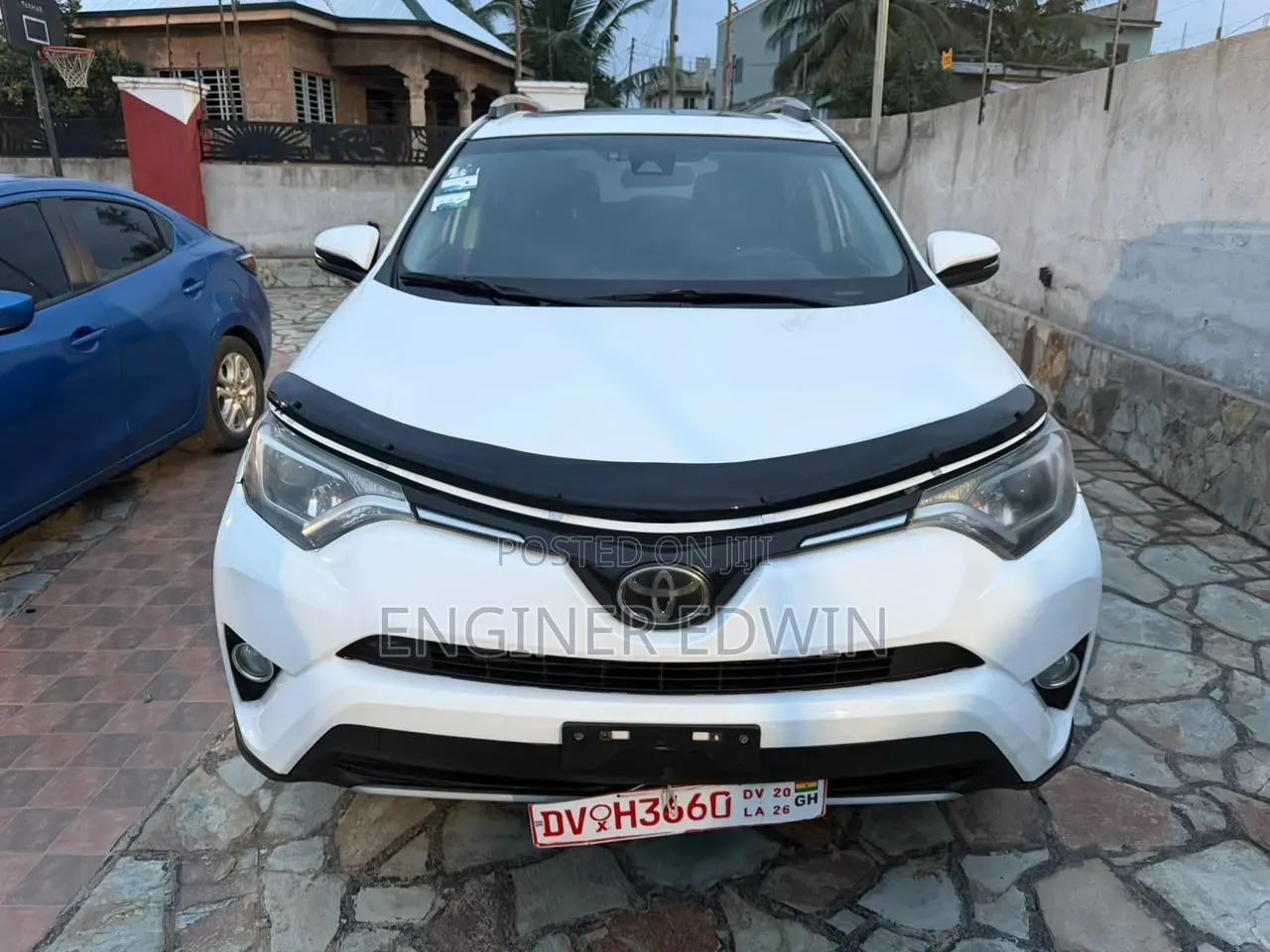 Toyota RAV4 XLE 4dr SUV (2.5L 4cyl 6A) 2018 White