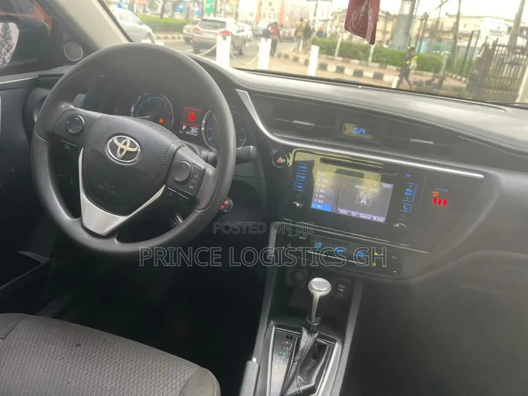 Toyota Corolla LE (1.8L 4cyl 2A) 2019 Silver