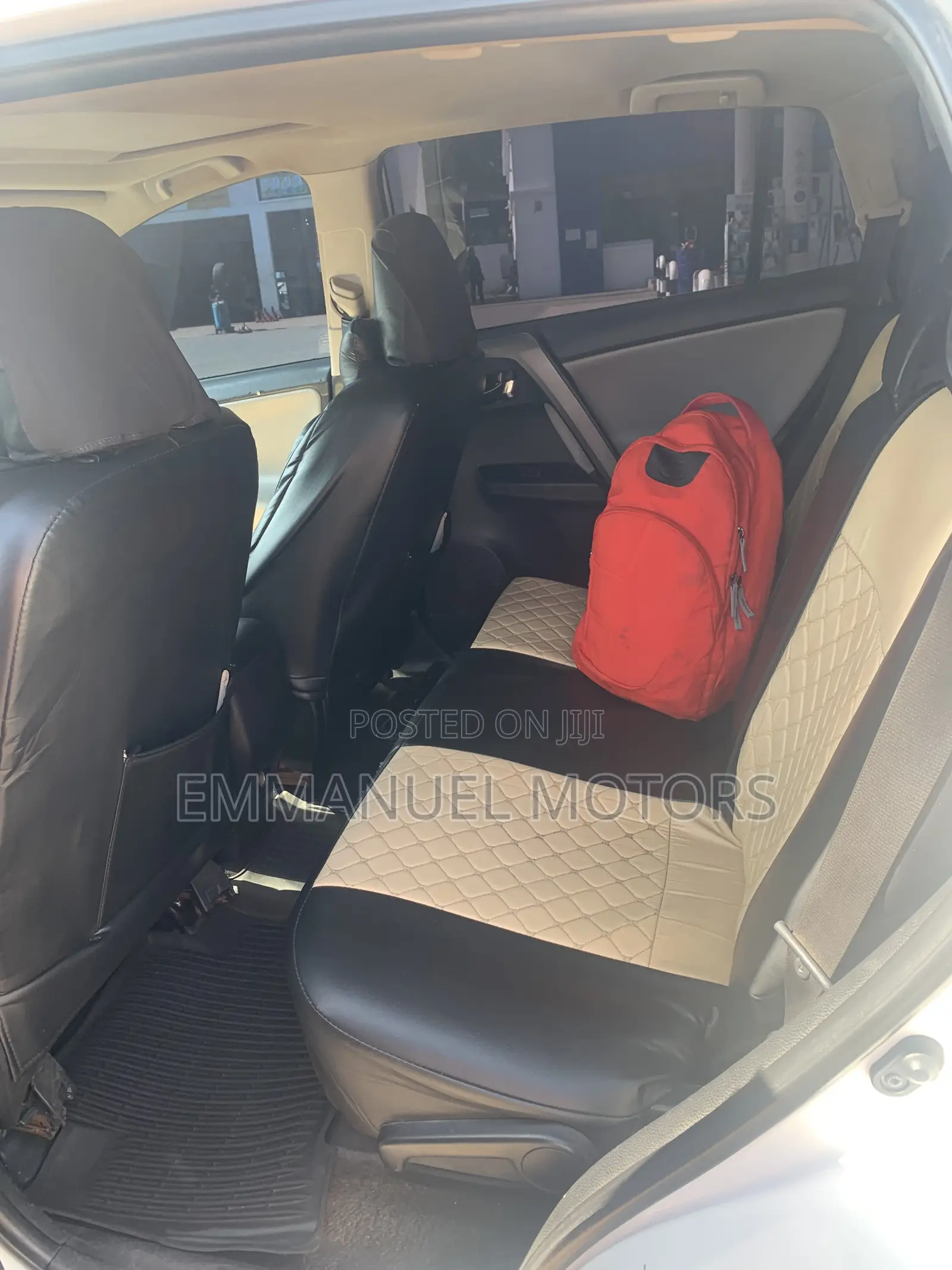 Toyota RAV4 XLE 4dr SUV AWD (2.5L 4cyl 6A) 2018 White