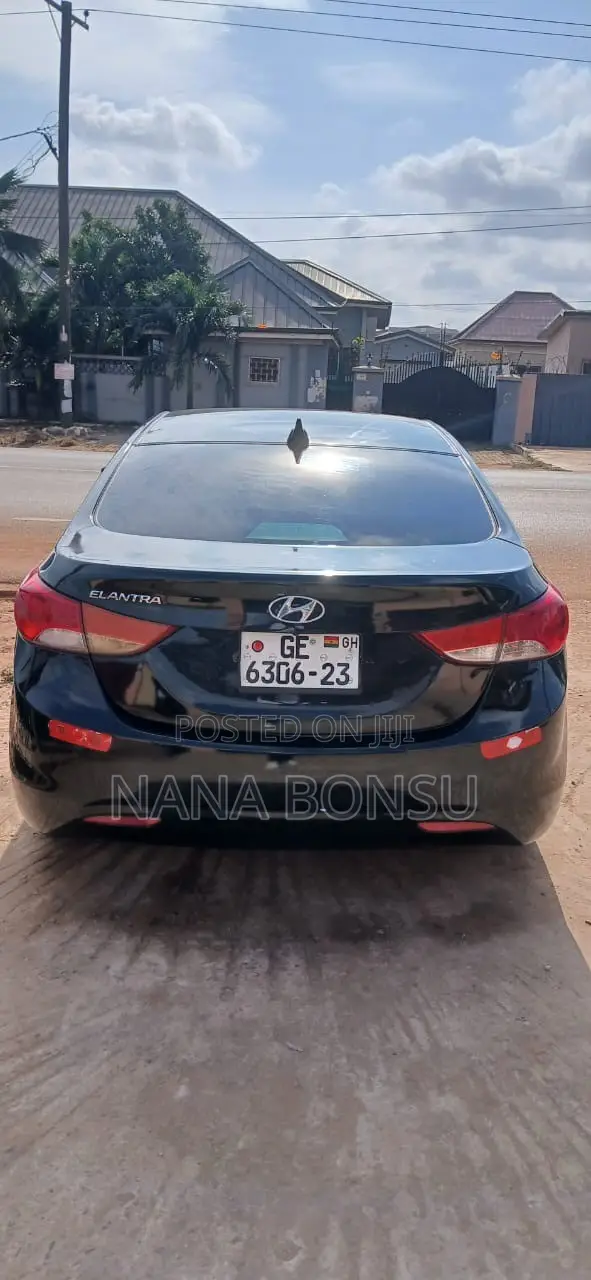 Hyundai Elantra Limited Sedan FWD (1.8L 4cyl 6A) 2013 Black