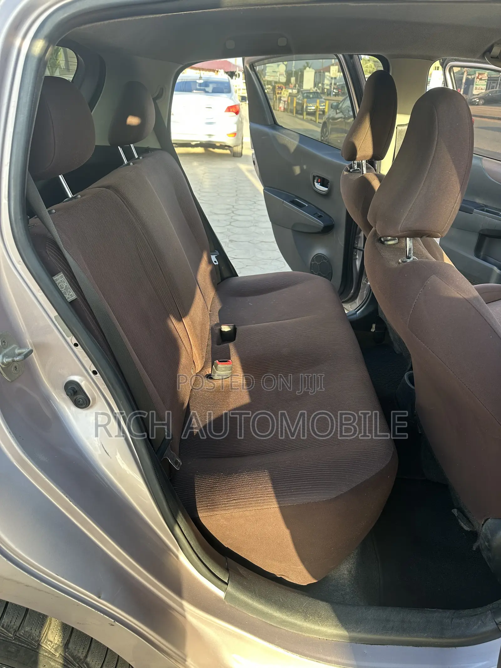 Toyota Vitz 1.3 AWD 5dr 2013 Pearl