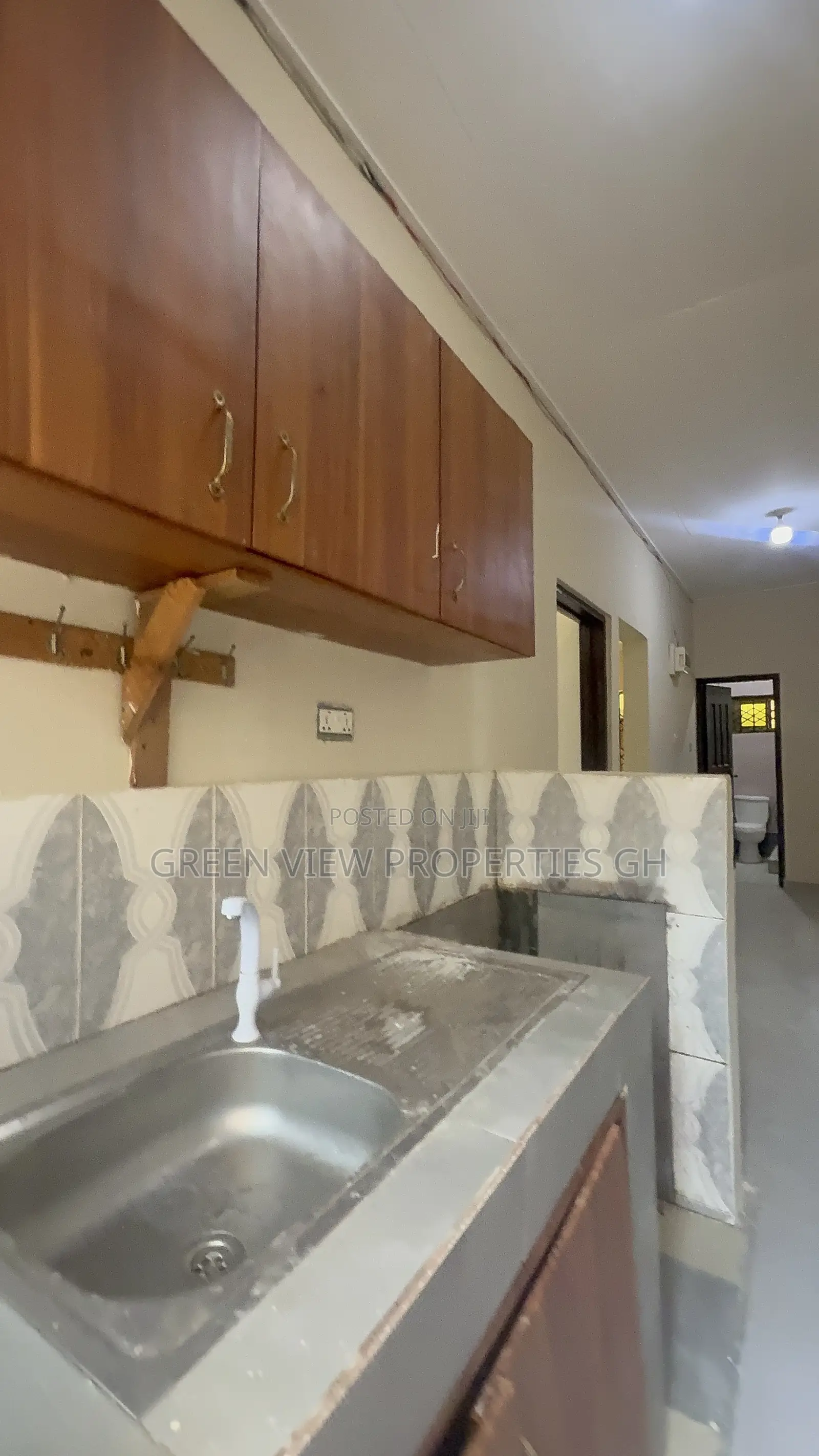 1bdrm Room & Parlour in West Hills Mall Area for rent