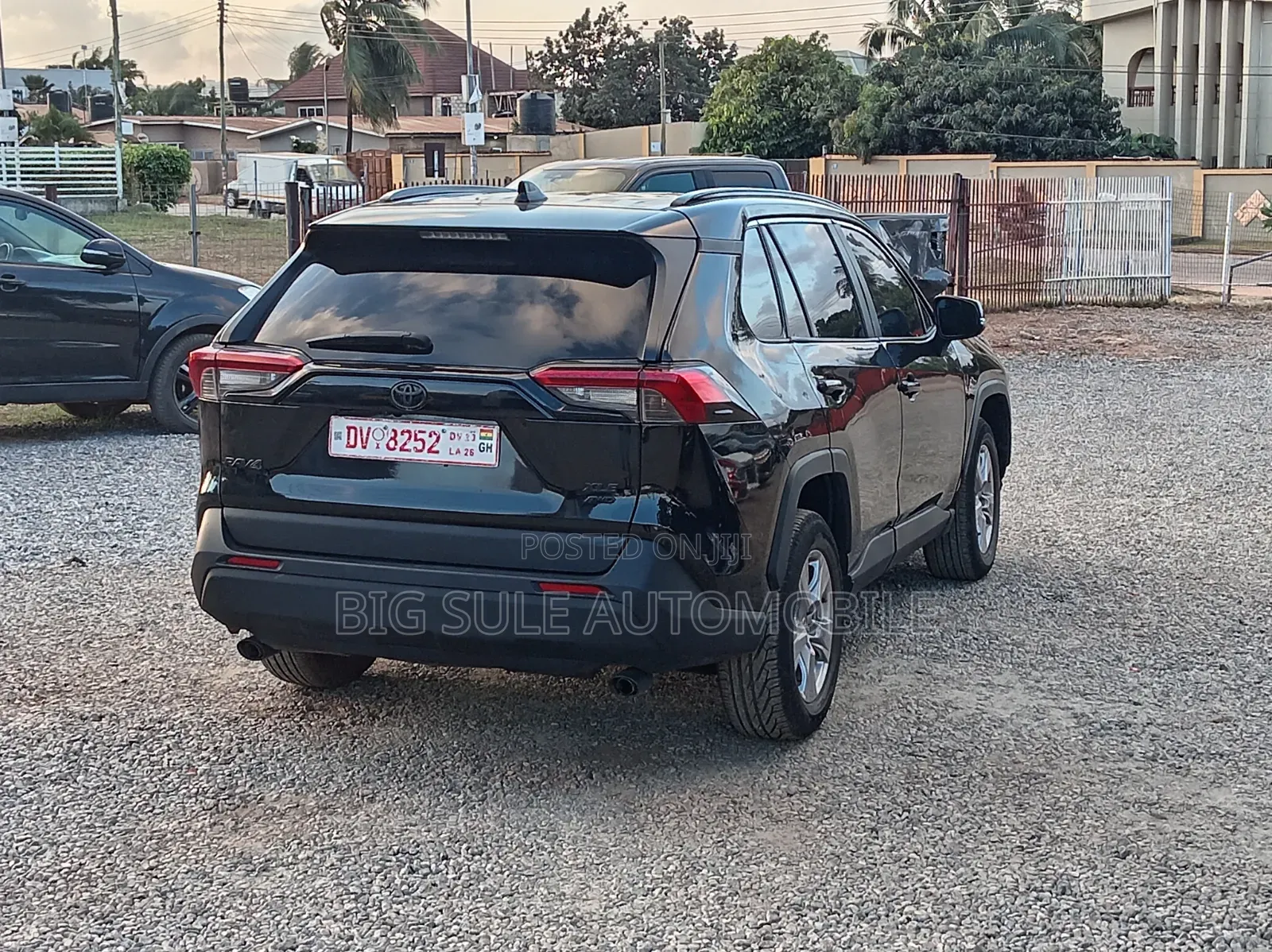 Toyota RAV4 XLE 2025 Gray