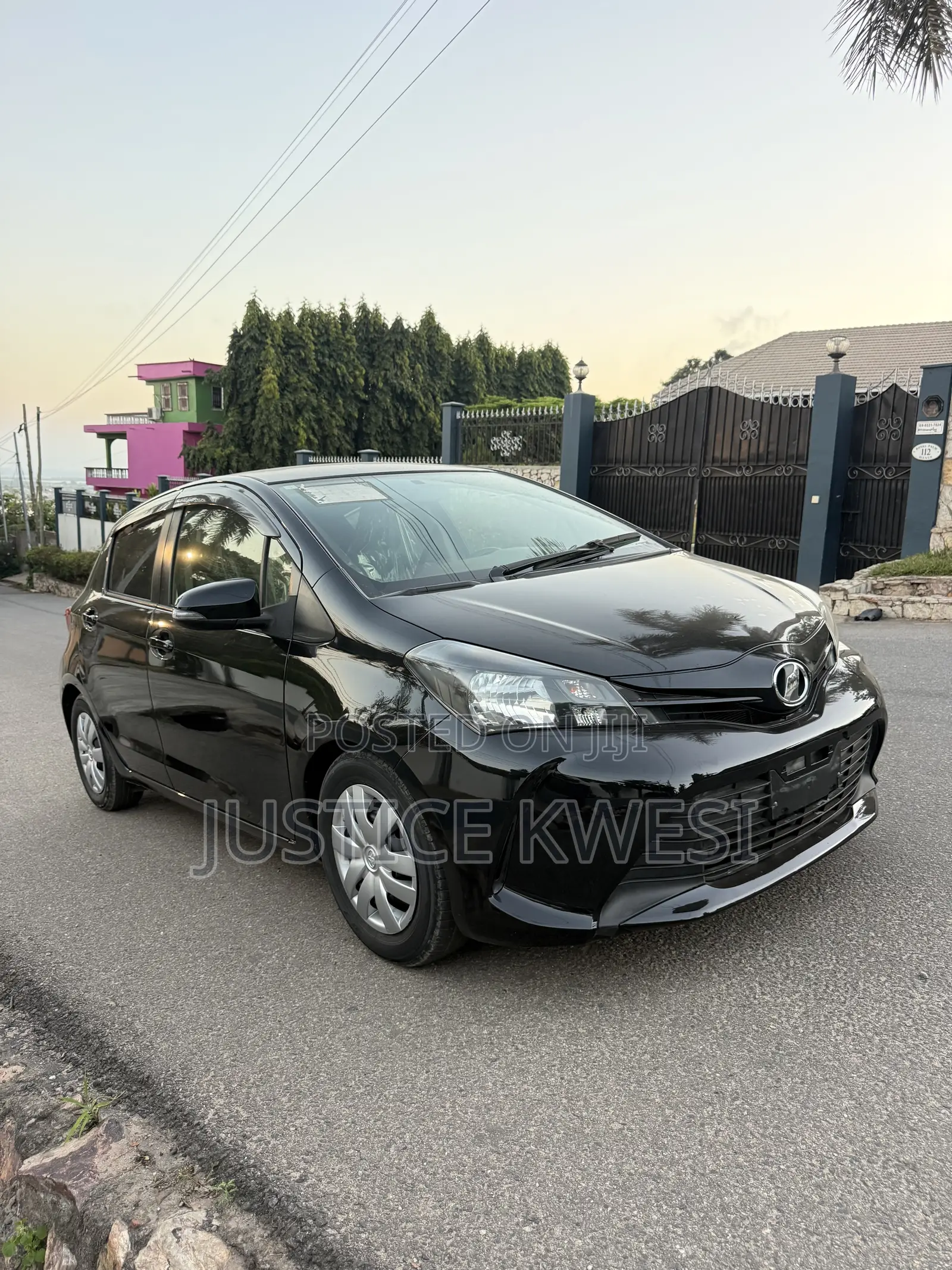 Toyota Vitz 1.5 FWD 5dr 2015 Black