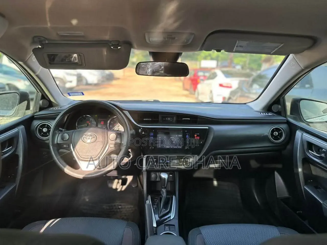 Toyota Corolla LE (1.8L 4cyl 2A) 2018 Silver