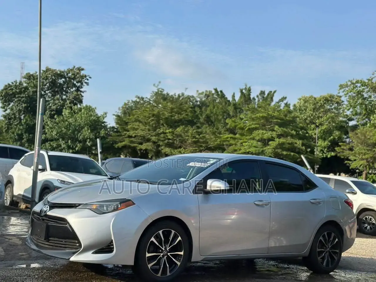 Toyota Corolla LE (1.8L 4cyl 2A) 2018 Silver