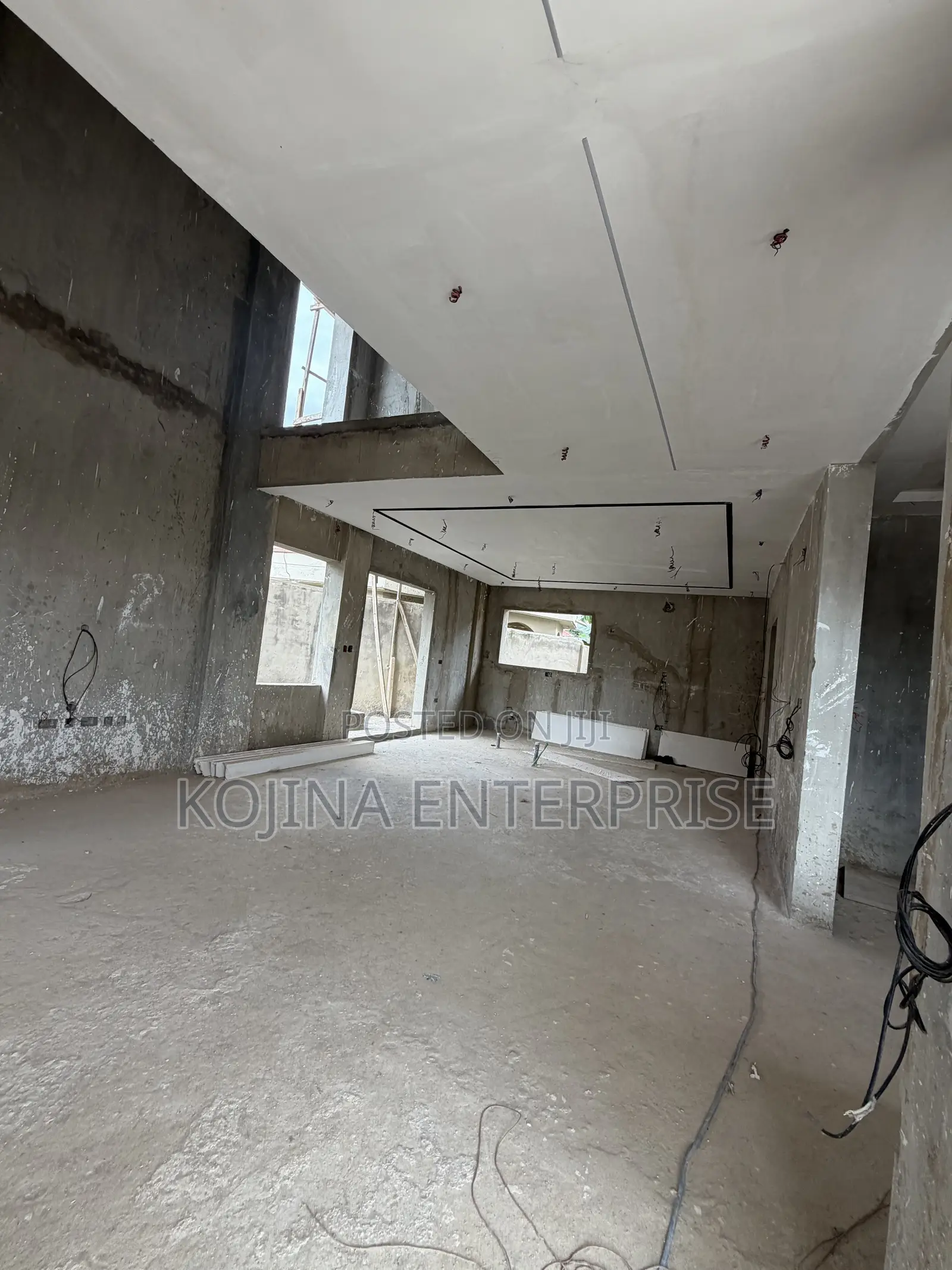 8bdrm Mansion in Daban, Kumasi Metropolitan for sale