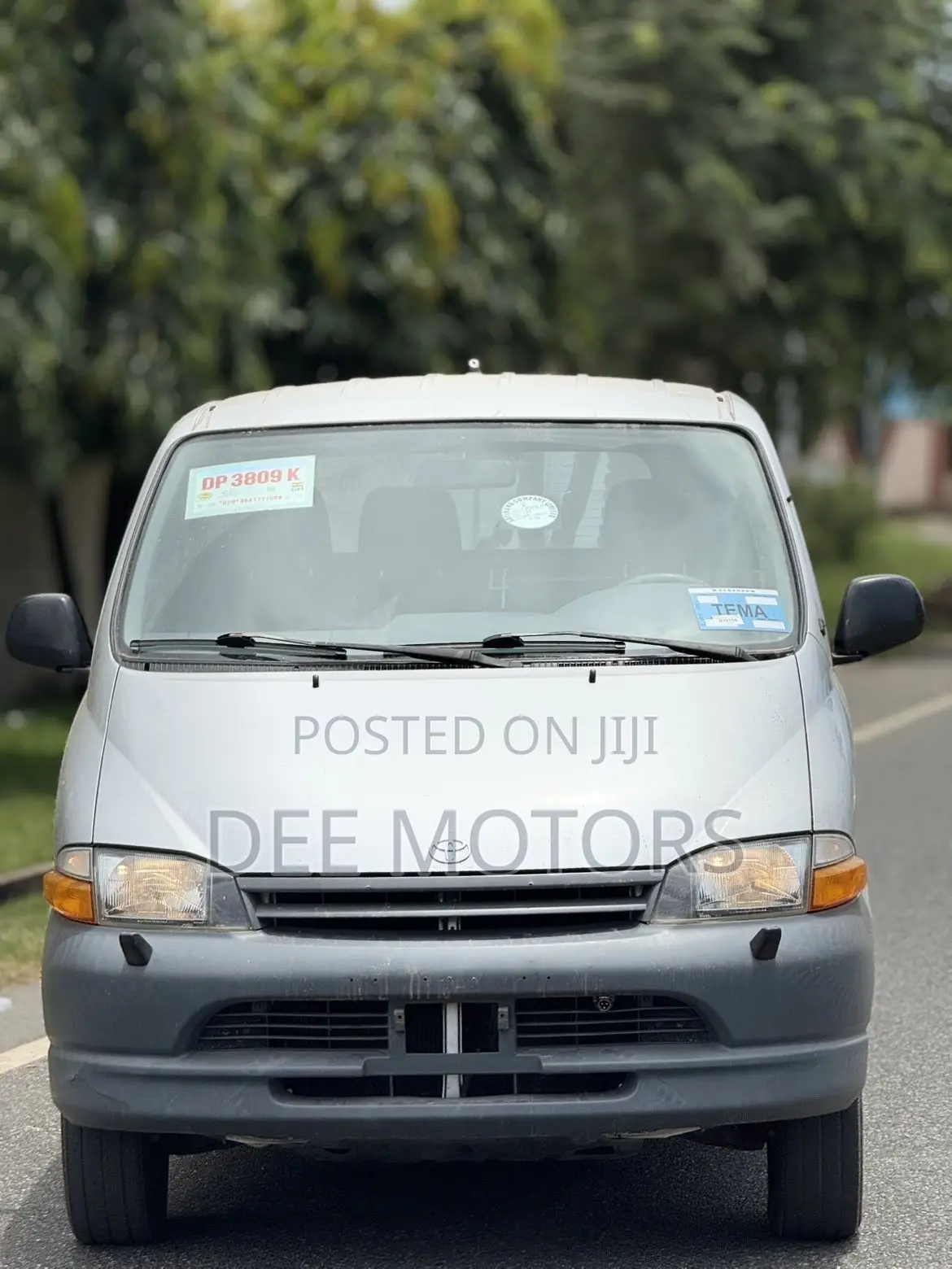 Toyota HiAce 2000 Silver