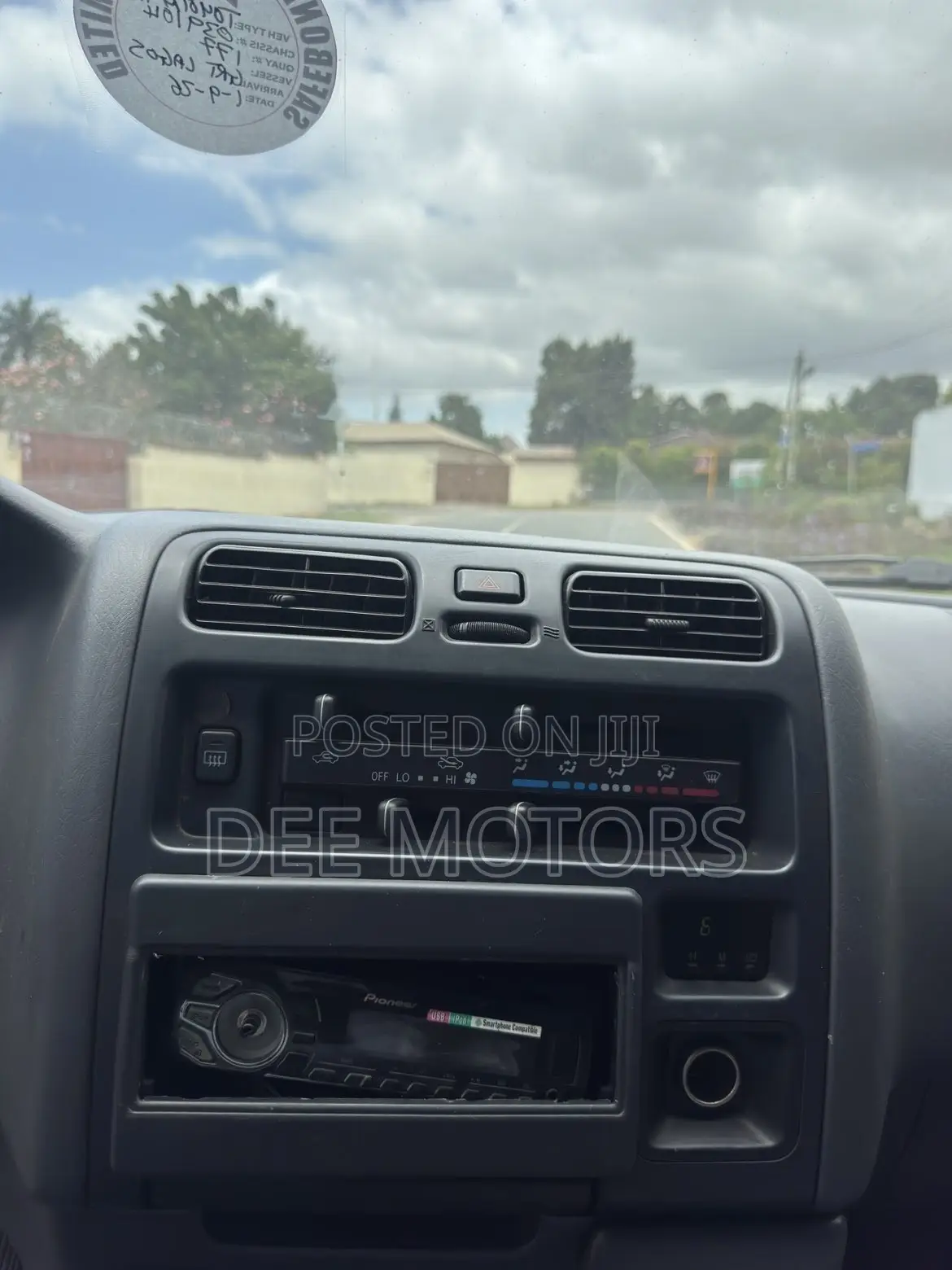 Toyota HiAce 2000 Silver