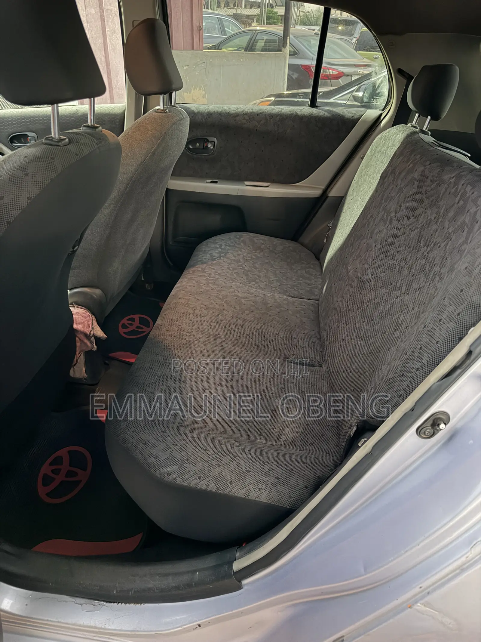Toyota Vitz 2010 Silver