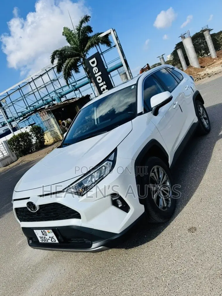 Toyota RAV4 2024 White