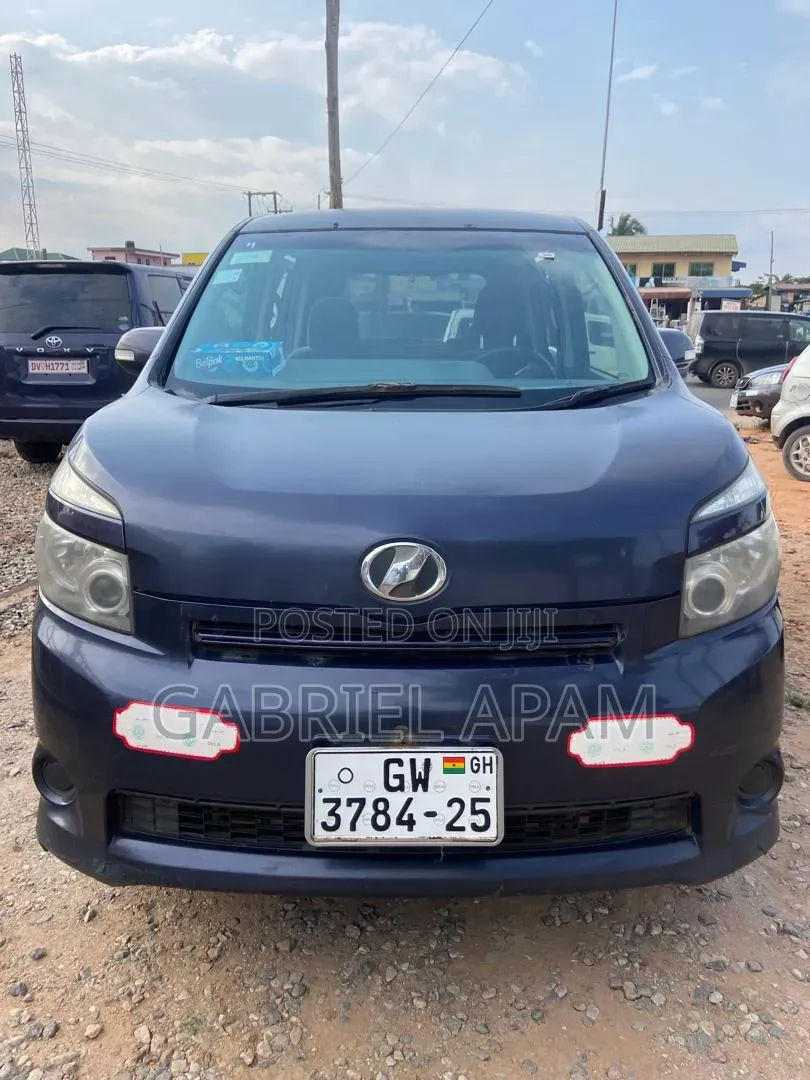 Toyota Voxy 2013 Gray