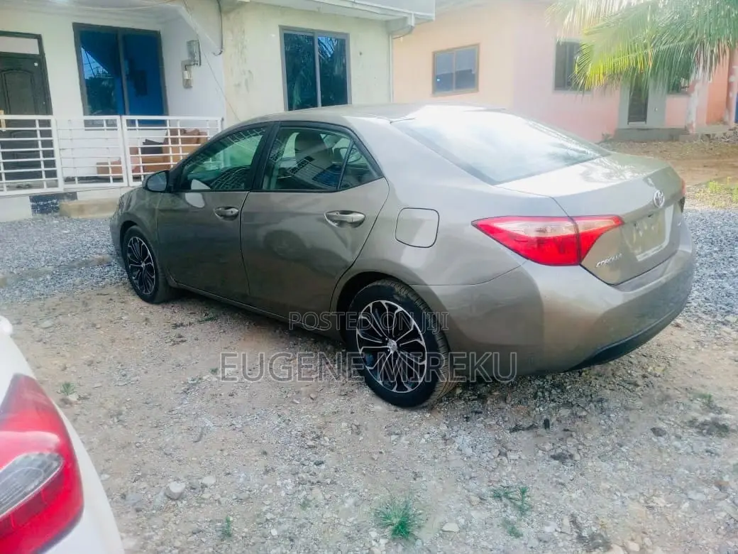 Toyota Corolla 2018 Gold