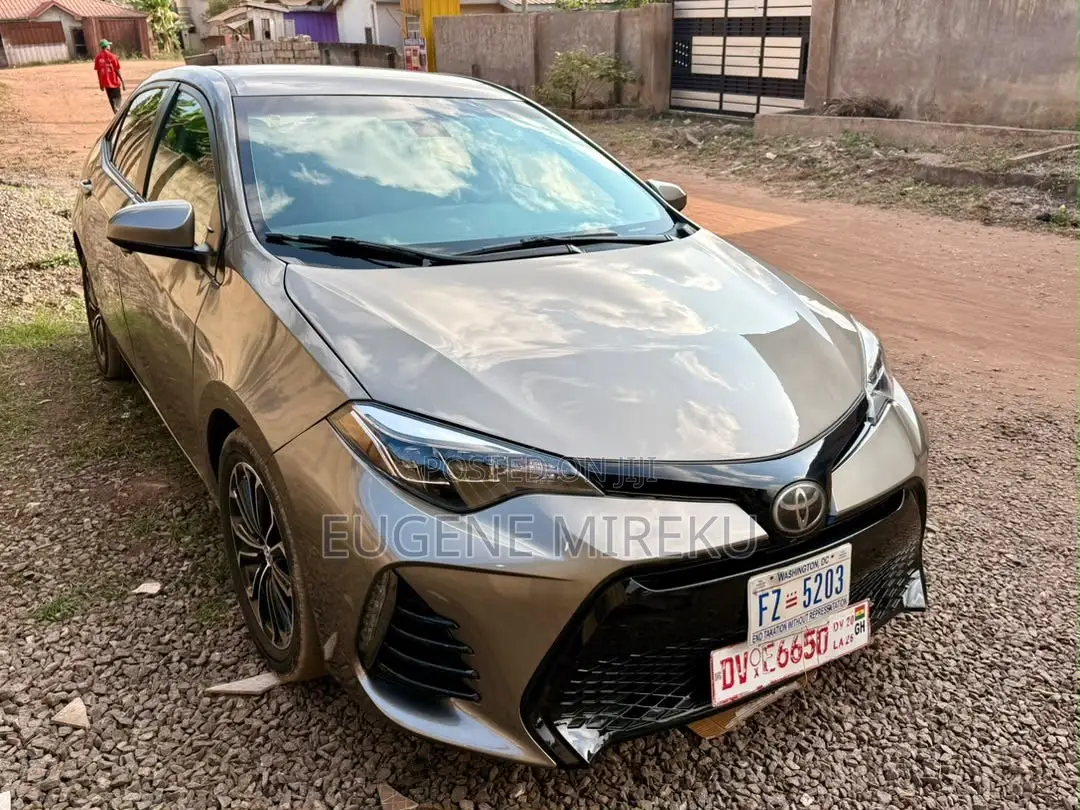 Toyota Corolla 2018 Gold