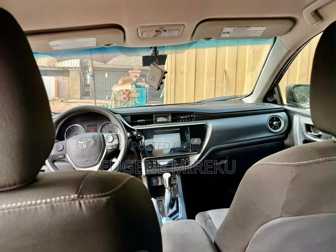 Toyota Corolla 2018 Gold
