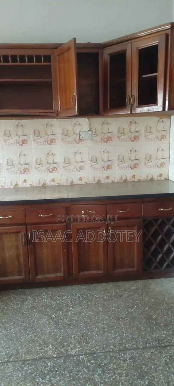 3bdrm House in 3 Bedrm Self, Baatsona Total for rent