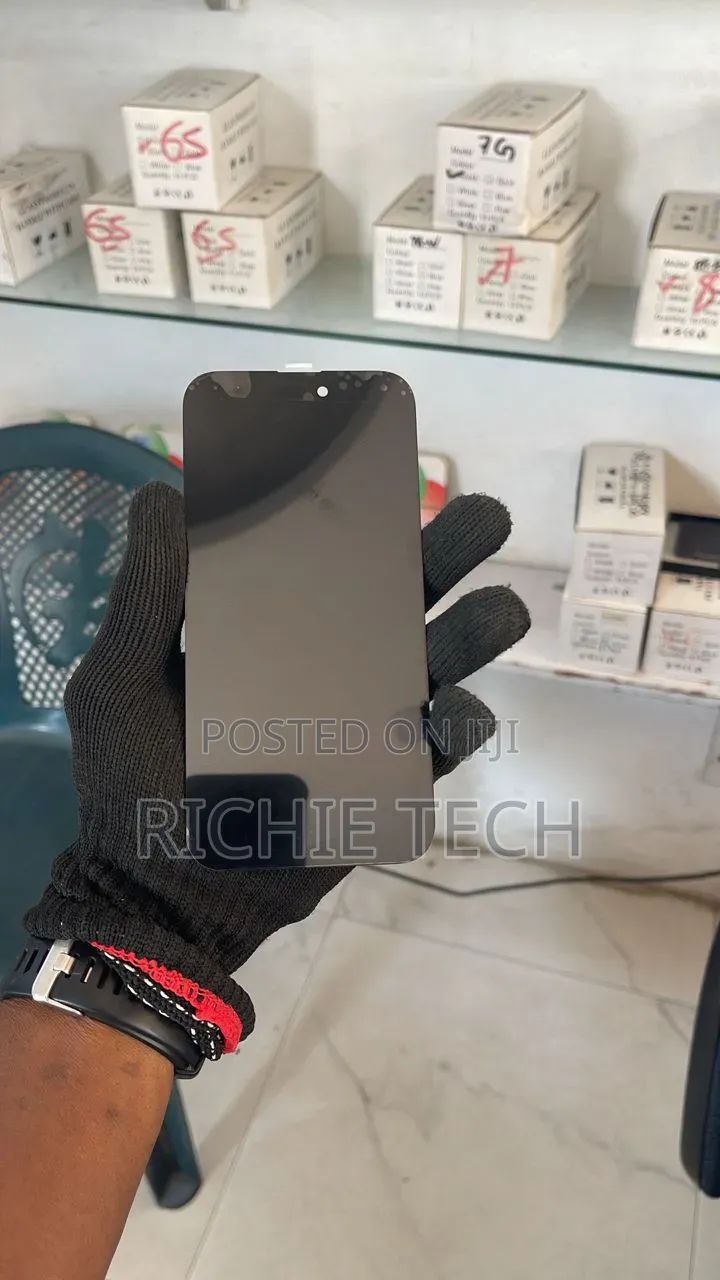 iPhone 14 Pro Max iCloud Screen