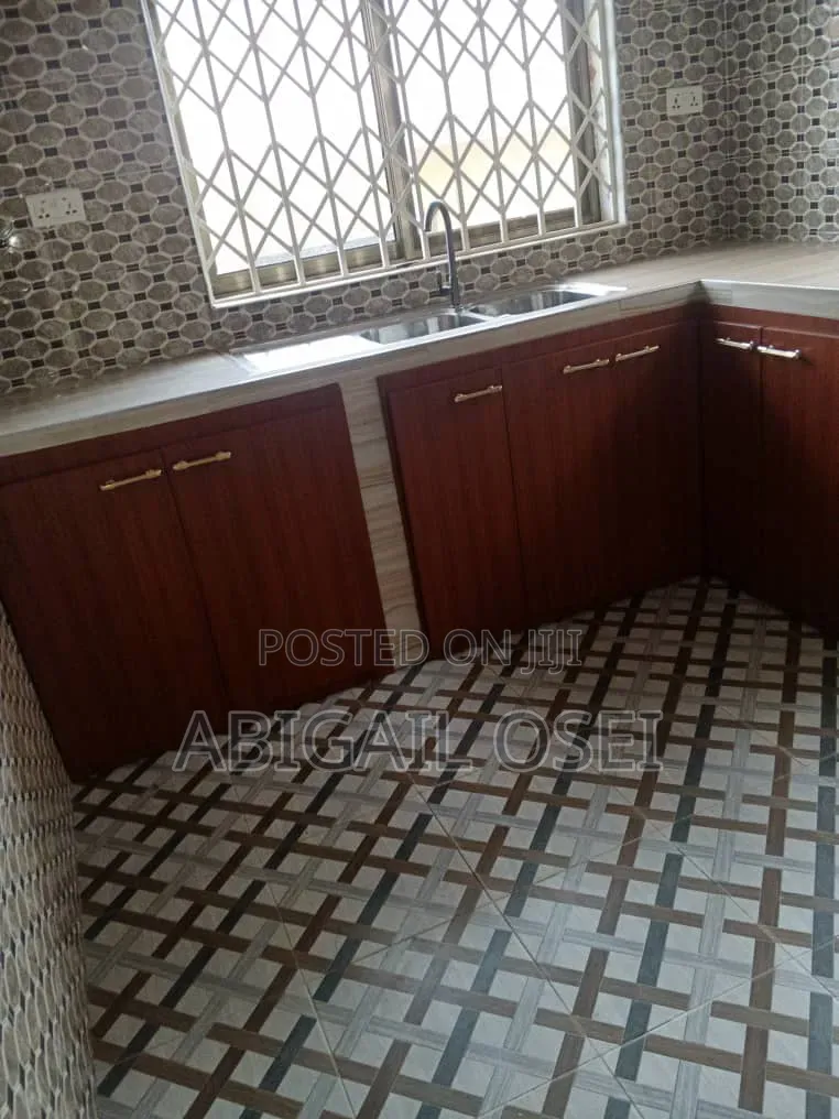 2bdrm Apartment in Amanfro, Malejor for rent