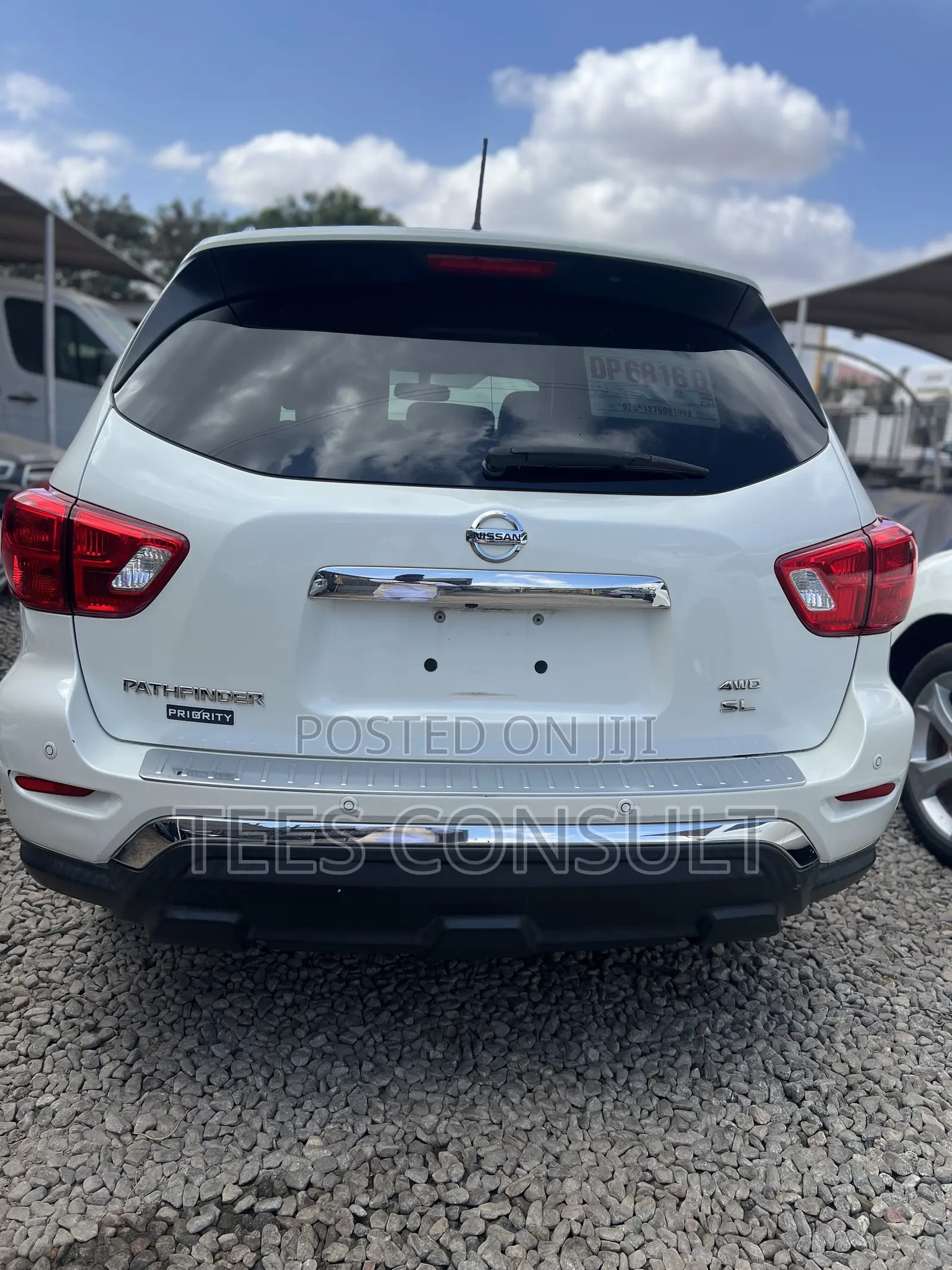 Nissan Pathfinder 2017 White