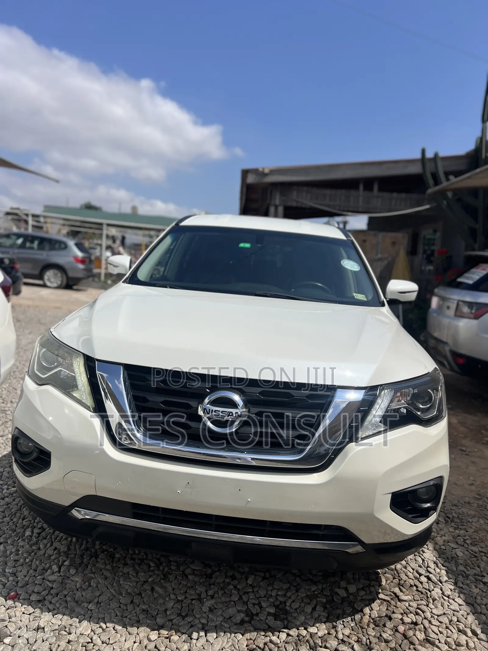 Nissan Pathfinder 2017 White